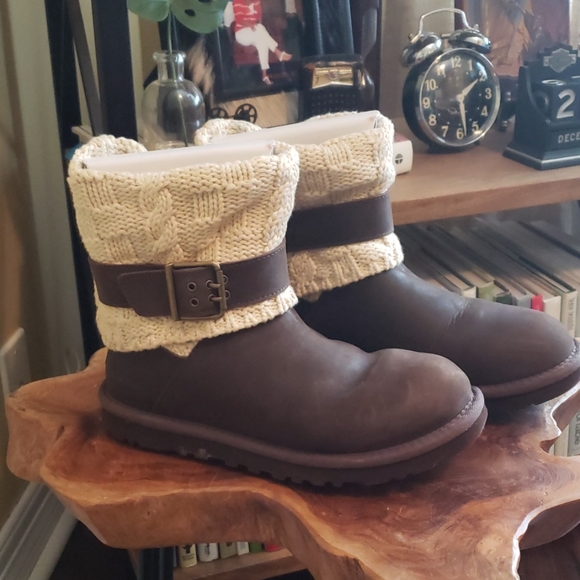 UGG Boots - Picture 1 of 5